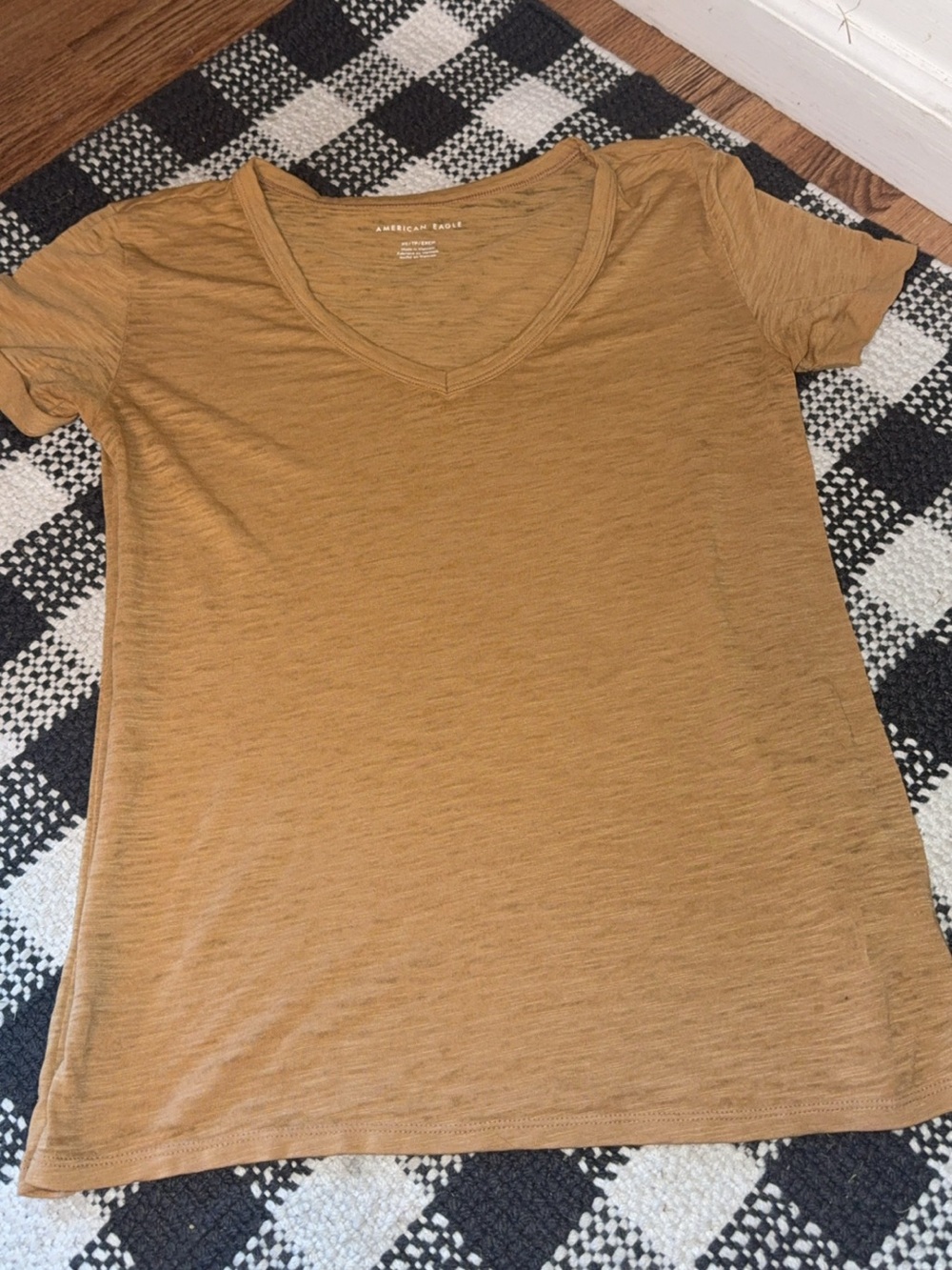 American Eagle Outfitters Women's V-Neck Tee in Mustard Brown